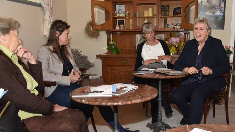 Energija prostorov povezuje