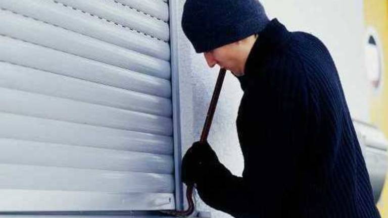 Tatovi iz omare odnesli 50.000 evrov gotovine