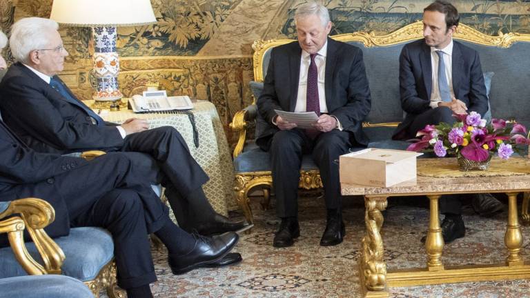 Mattarella v dar prejel izdelek kamnoseka Milo&scaron;a Ciuka