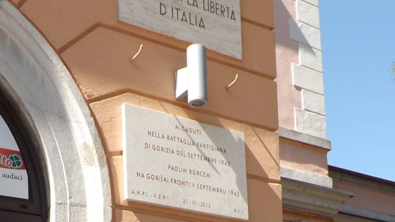 Pod partizansko plo&scaron;čo ko&scaron; in pepelnik