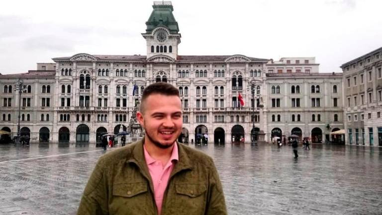 Mladi poliglot se počuti kot doma