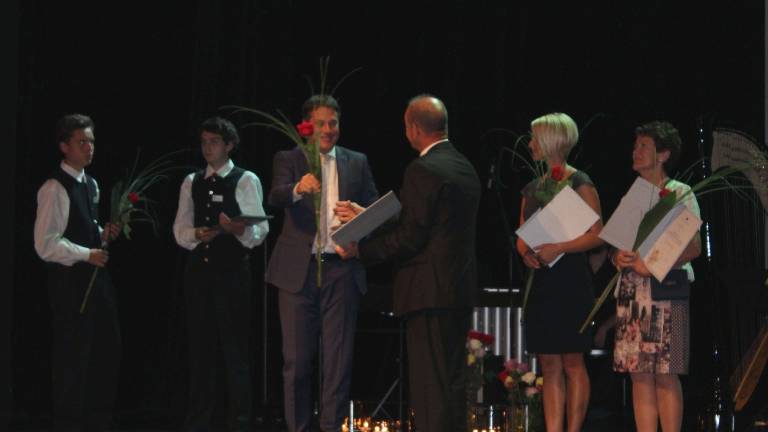 Občinska plaketa v roke &Scaron;tandrežcem