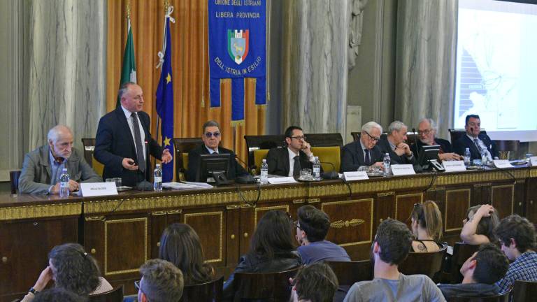 Diktat, ki pa je osnova za mednarodne odnose