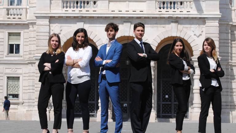 Bodoči uspe&scaron;ni pravnikipred arbitražnim sodi&scaron;čem