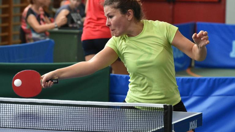 &Scaron;portna sobota: igralke Krasa za las ob točko, Jadran zmagal