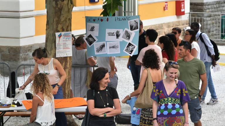 Veliki centri za azilante: dražji in manj učinkoviti