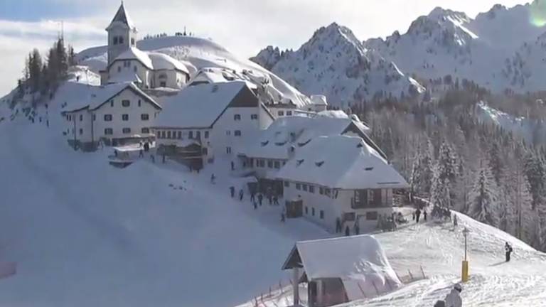 Nevarnost snežnih plazov znatna ali zmerna