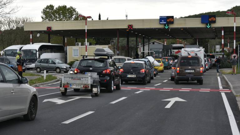 Poostren nadzor, avstrijske počitnice, sonce in ... vrste