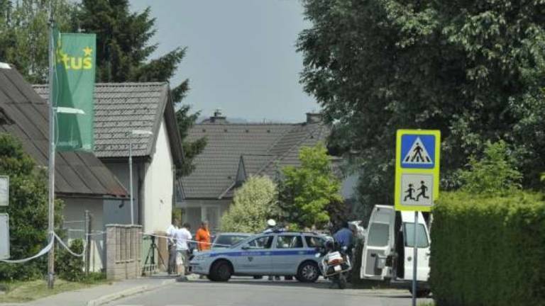 V otro&scaron;kem vrtcu mo&scaron;ki ustrelil ženo in sebe