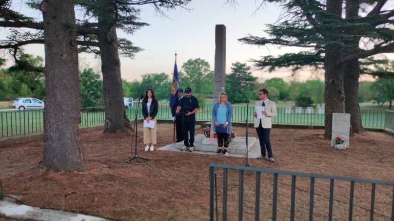 Tišino na gmajni prekinila poezija