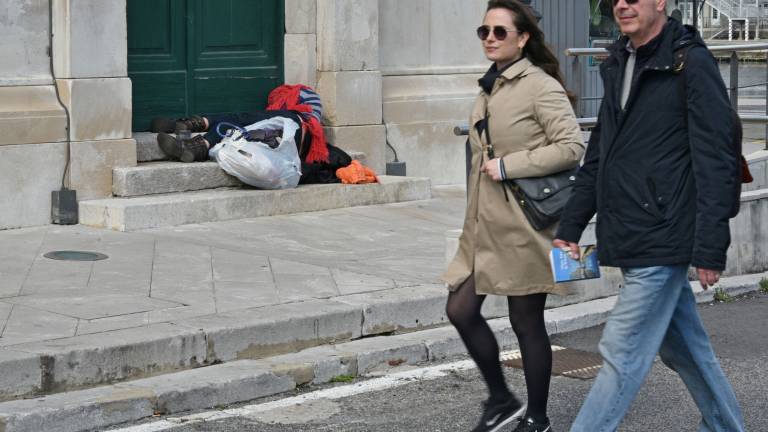 Poležavanje na tleh lahko drago stane