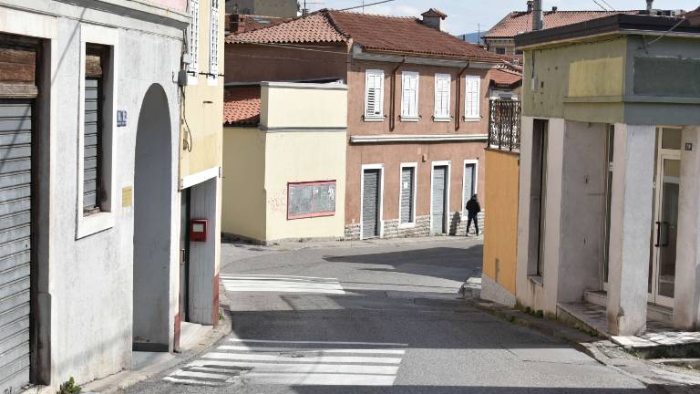 Nekdanje trgovine se spreminjajo v garaže