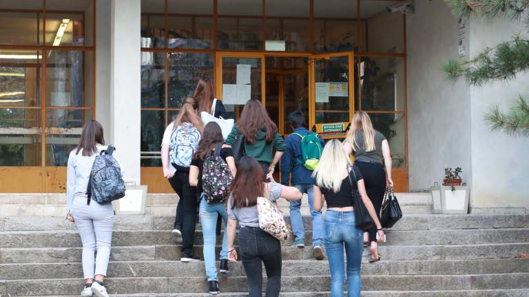 Na Stefanu 193, na Slom&scaron;ku 111 dijakov