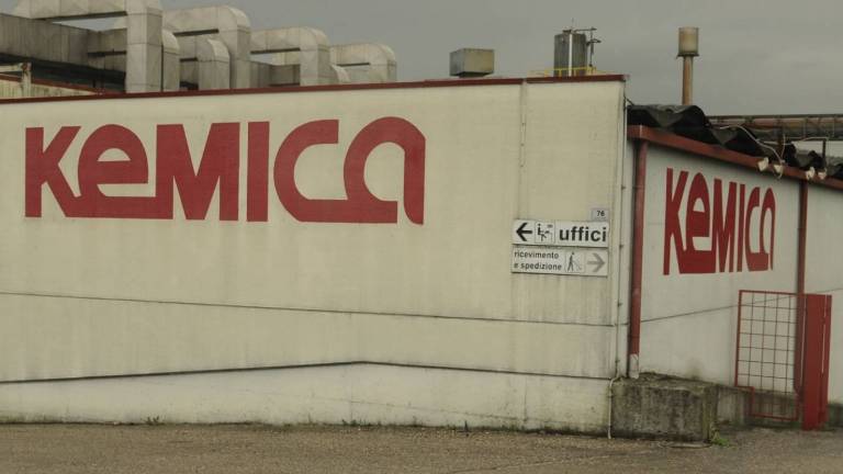 Kemica: sojenje bo aprila