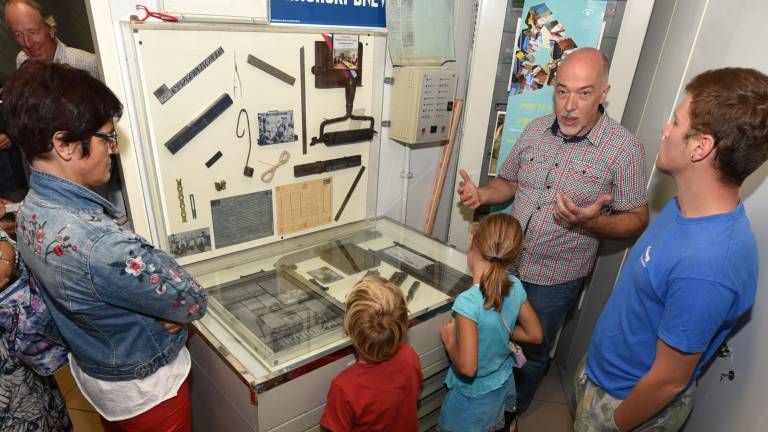 Tiskarstvo: od ročnih stavcev do stroja linotype