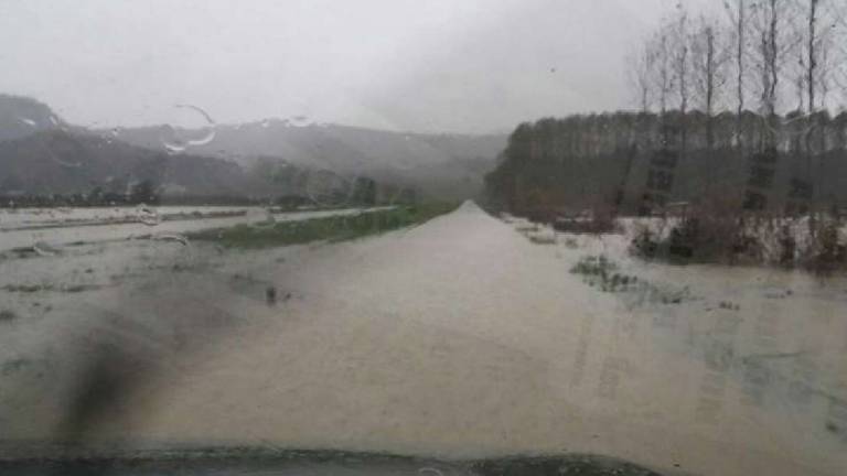 Voda zaliva ceste, v &Scaron;tandrežu ne bo derbija