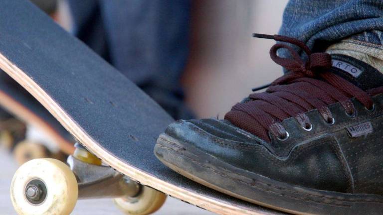 Dvakrat oglobljen zaradi drvenja s skejtbordom