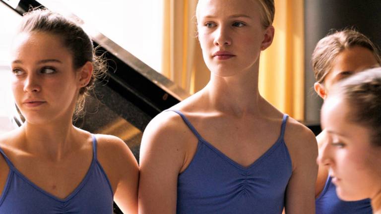 Girl - film o fantu, ki bi rad bil plesalka