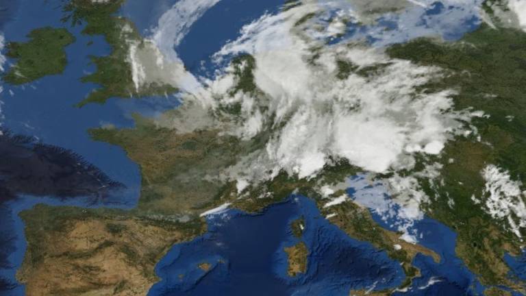 Popoldne prihaja izrazita hladna fronta