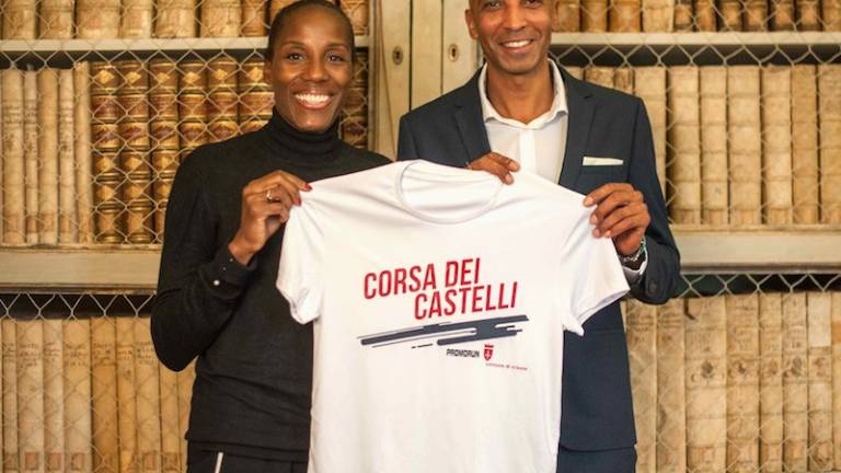 Tek gradov tudi s Fiono May