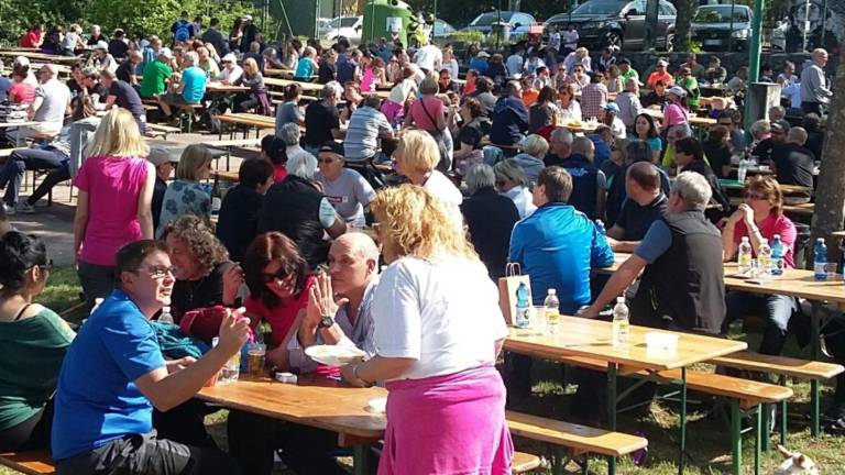 Spet množica na Vrhu