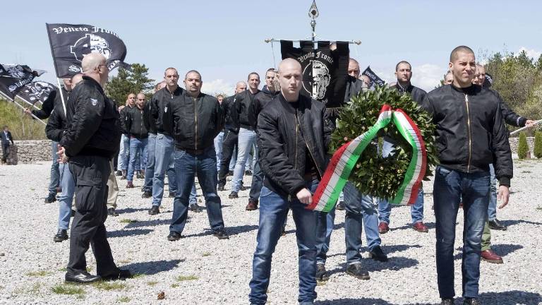 Fa&scaron;isti znova oskrunili fojbo pri Bazovici