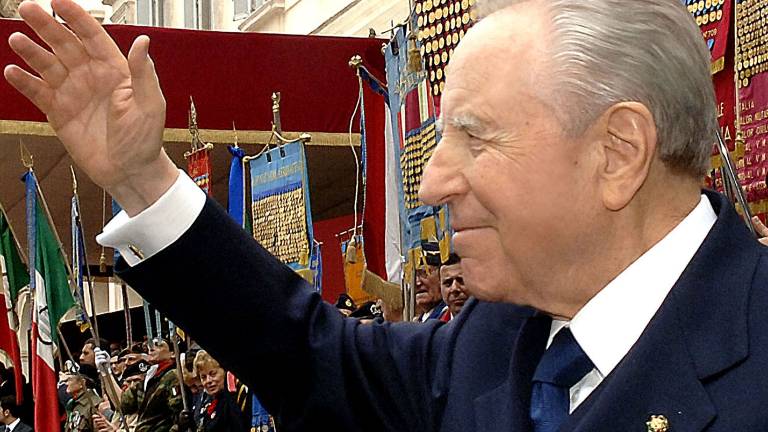 Umrl je Carlo Azeglio Ciampi