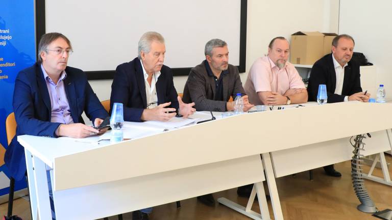 Na naslov predsednika poslali skupno pritožbo