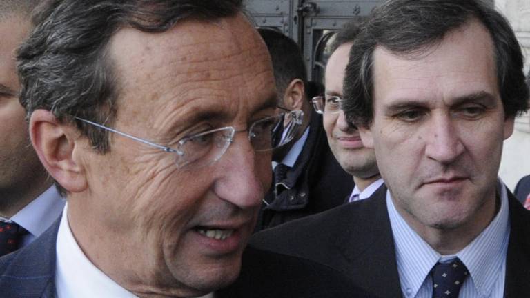 Menia ne more živeti brez politike