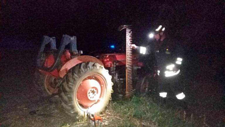 Na Videmskem 85-letnika povozil traktor