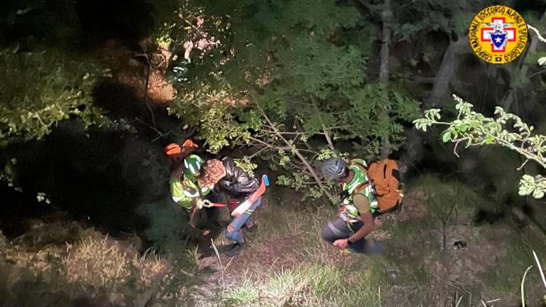 Mladostnik padel z zidka v globino petih metrov