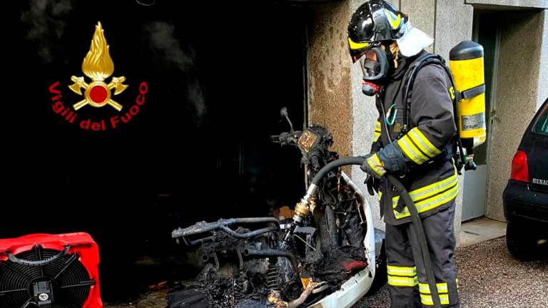 V garaži zgorel skuter