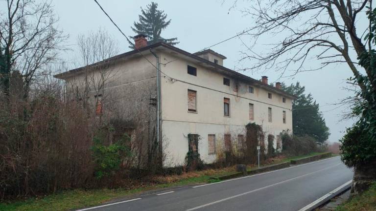 Župan zaprosil Deželo FJK, naj sproži postopek za prenos lastništva vojašnice