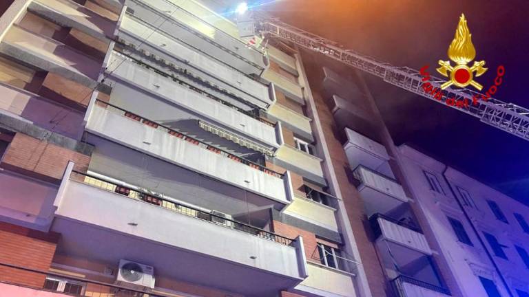 V Ulici Revoltella po prepiru zažgal partnerkino stanovanje