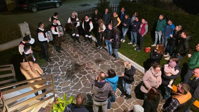 Avseniki navdušili sredi Sovodenj