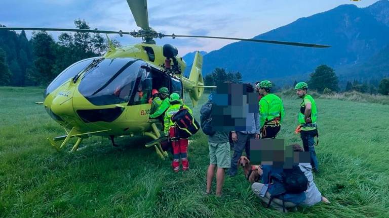 Obtičali na zemeljskem plazu