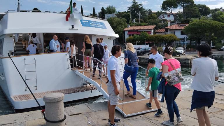 Prihod prvega devinskega delfina so sprejeli učenci