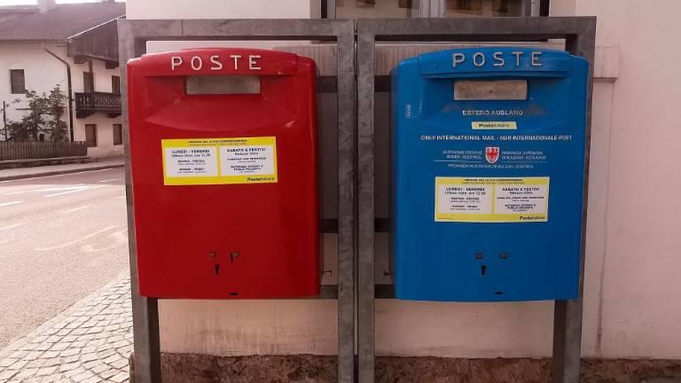 Pošta postaja vse bolj dvojezična ... a ne pri nas