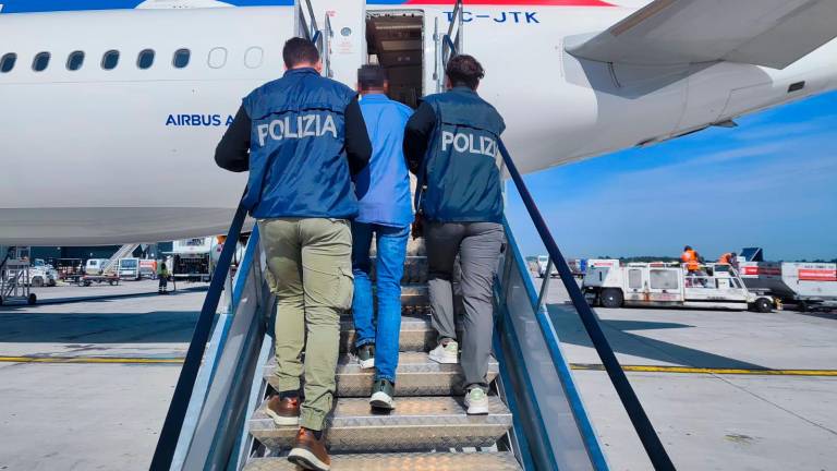 Zaradi nasilnega ravnanja nad ženo so ga izgnali
