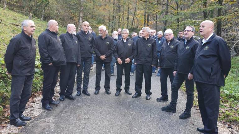 Dvojezični spomin na Nina Paternollija