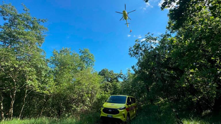 Pri Repnu s helikopterjem reševali poškodovanega kolesarja (VIDEO)