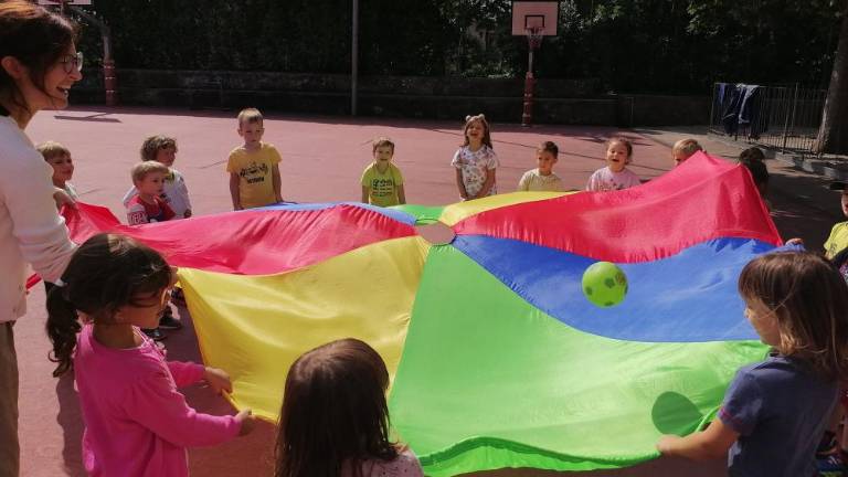 Ob ustvarjalnih vsebinah otroci pozabijo na telefone