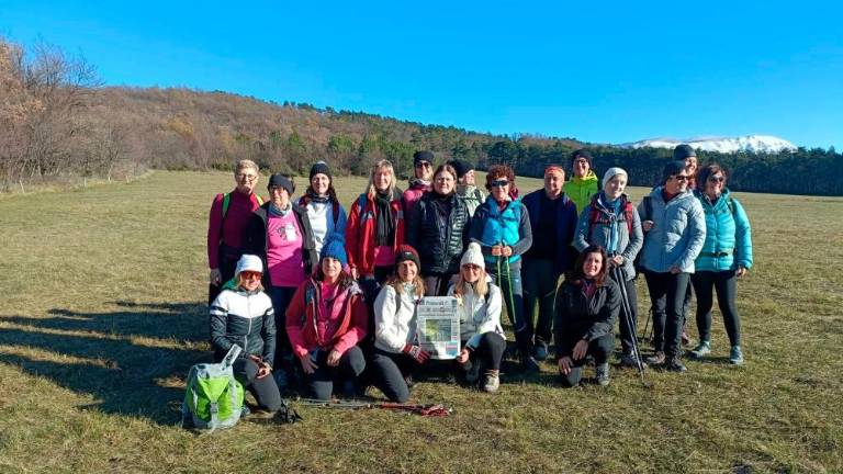 Pohod Mlekaric pod vodstvom Fabjane Kralj, ki so se v nedeljo, 23. novembra 2025 podale na krožno pot iz Vrabč do vrha Ter (673 m), kjer jih je pričakal prekrasen razgled na zasnežen Nanos in celotno Vipavsko dolino. Pot jih je dalje vodila mimo idiličnih vasic Veliko Polje in Jakovci, nato pa še na Tabor nad Vrabčami, kjer so uživale v miru, soncu in lepoti kraške pokrajine. Čudovit dan, super družba in narava, ki vedno znova očara.<i> (SKD Primorec)</i>