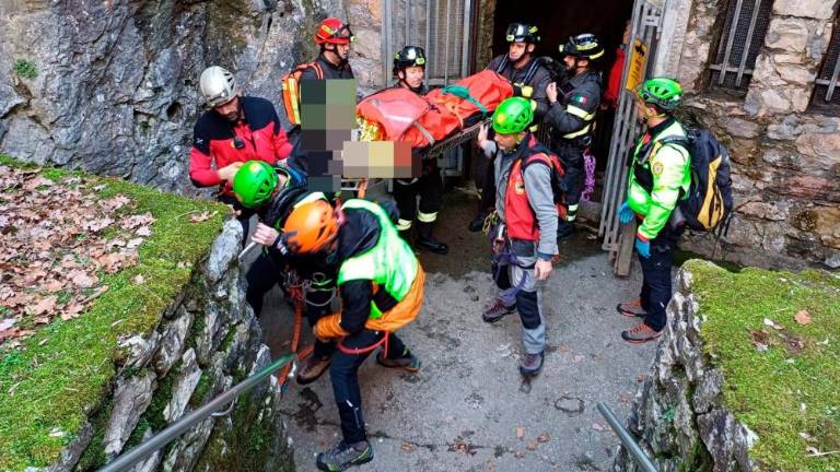 Reševali obiskovalko v Briškovski jami