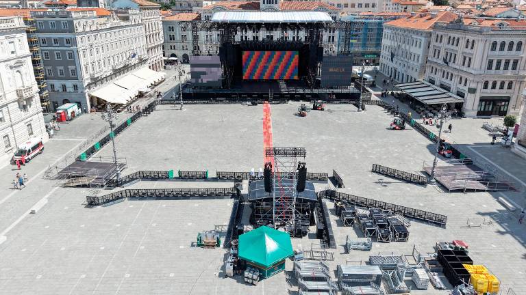 Gorillaz občinstvo popeljali na potovanje skozi 25 let svoje zgodovine