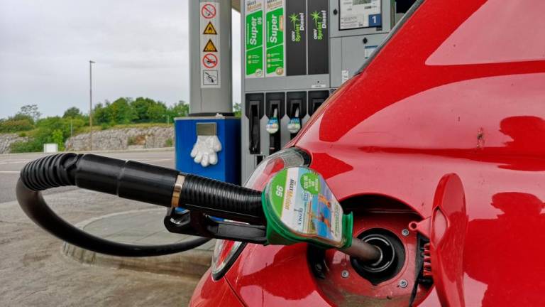 V Sloveniji bencin in dizel še naprej po 1,00 € za liter