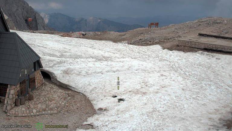 Na Kredarici v 365 dneh zabeležili dva snežna ekstrema