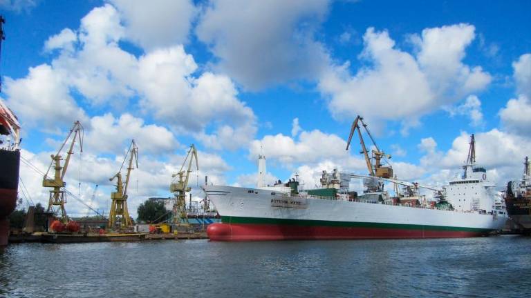 Družini delavca, umrlega zaradi posledic azbesta, 850 tisoč evrov odškodnine