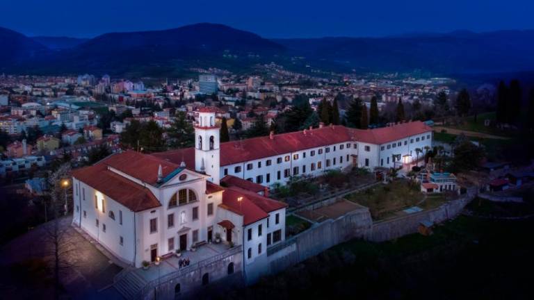 S samostana Kostanjevica in s stavbe v Rožni Dolini odnesli bakrene žlebove