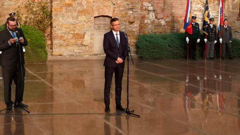 Pred svečanostjo v Rižarni tudi rokovanje Marjana Šarca in Borisa Pahorja